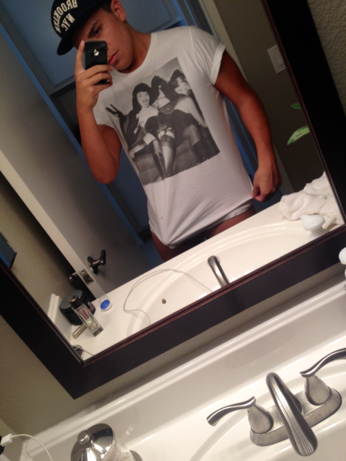 dinoonyourface:  this is my new fav shirt