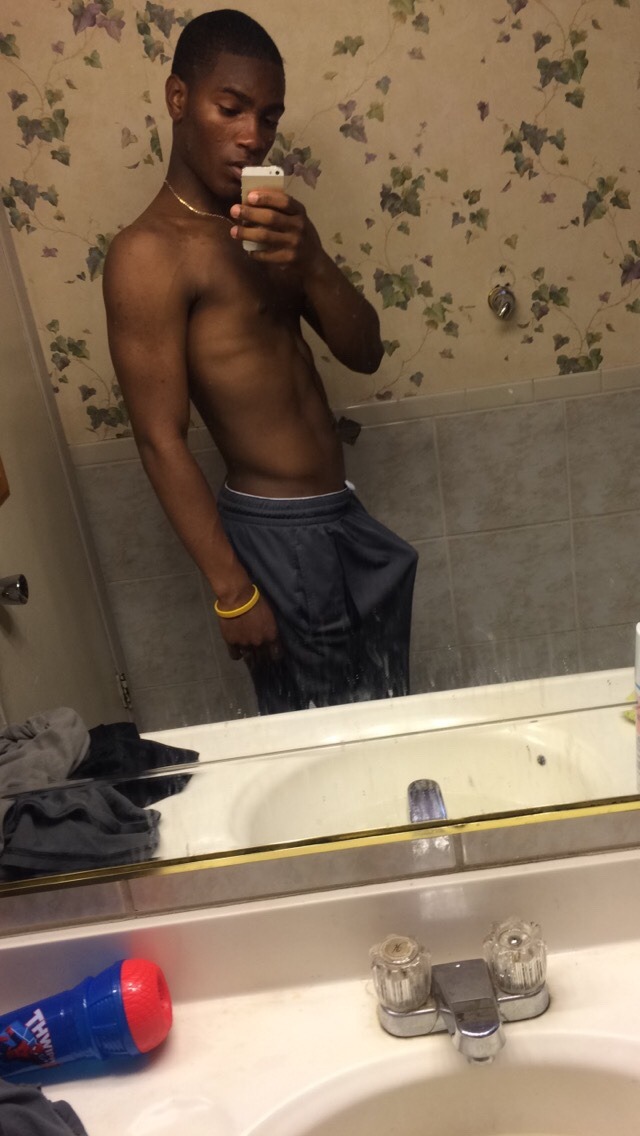 rxyalwill:  jayytoofine:  Horny af!!! After work out  Best friend 😋🍆💦💕👅