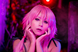 xxgeekpr0nxx:  Yup, these photos by And Yamasaki of Witchiko as Yuno from Future Diary are pretty fucking killer! 