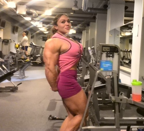 zimbo4444:  ..Natalia Trukhina..”The World’s Most Muscular Woman”..super strong & super beautiful & only 24yo..slightly over 5'5” tall 211 lbs & has over 18″ biceps.. 💪🏼😺👍🏼 ..Jr. proudly says..”my Mom can beat up