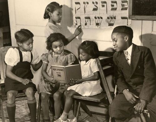 historicaltimes:Jewish children at Hebrew School in Harlem; c.1940s via reddit 