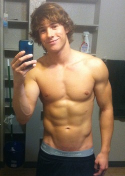 lovegaycuminmymouth:  Hot surfer dude taking a selfie. It is so hot watching them get out of their wetsuits