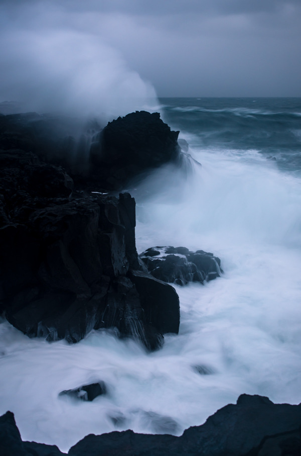 dotcore:  Crashing Waves.by Jan Erik Waider. 