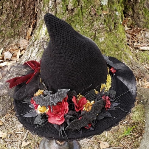 I just added three Witch hats to the Etsy store (link in bio), including this vampire Witch hat feat