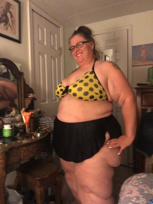 ssbbwlucipearl:  Itty bitty teenie weenie (ha! I said weenie) yellow polka dot bikini