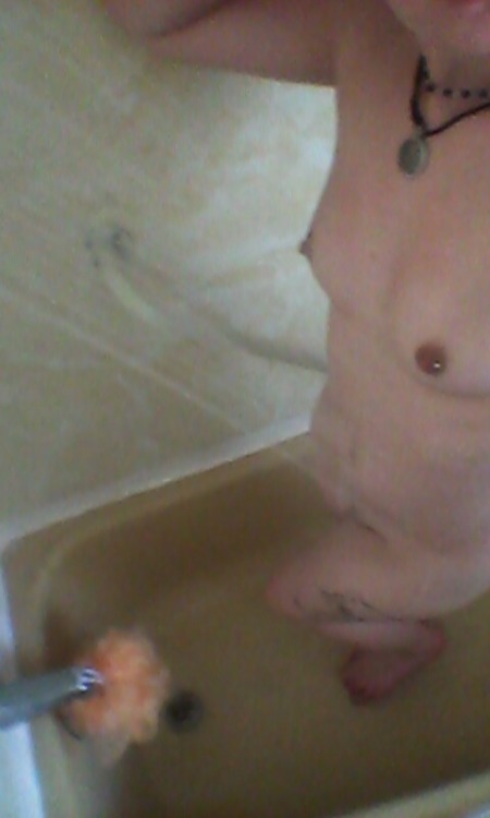 dbtsarmy-brattycumdump:  Had some fun in the shower