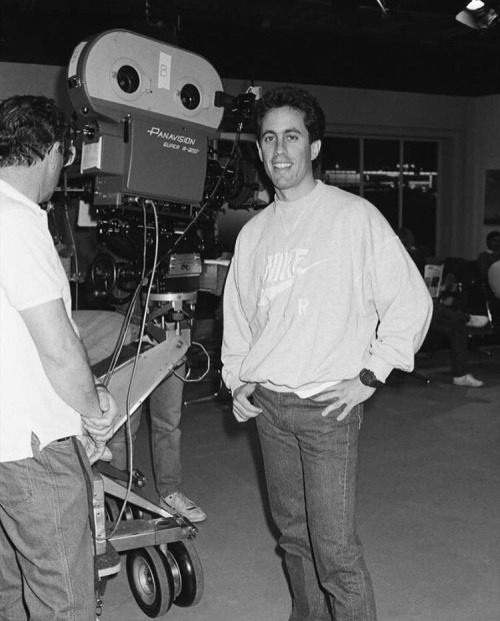 pureslime: seinfeldr: First day of shooting Seinfeld if the shot him why is he still alive