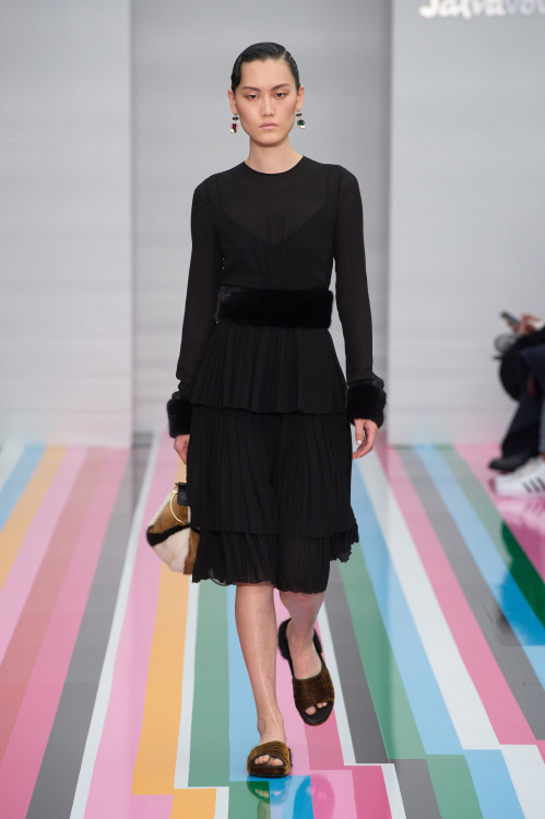 ferragamo: The ‪#‎FerragamoFW16 Women’s Collection. Salvatore Ferragamo presents a collec