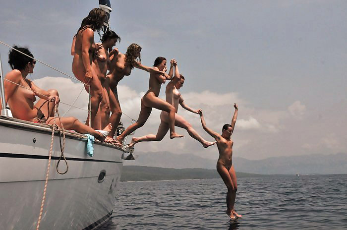 blogzen00:  naked sailing http://blogzen00.tumblr.com/   Naked Sailing