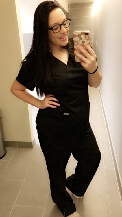 beautiful-brunetteeee - Am I cute in scrubs or what ☺️