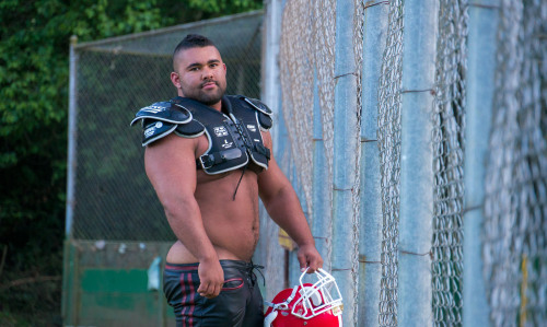 mrchrismars:  More in my Collection1300 Likes | 1500 Pic Archive | Follow me to see my videos of: Hockey men Truckers Construction men Pigs and subs Follow me at http://biversbear.tumblr.com. 