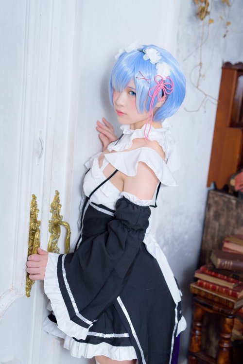 hkdmz:  (via モニ子さんのツイート: “『Re:ゼロから始める異世界生活』 cos: レム photo:@curry_sama #リゼロ #rezero https://t.co/pL8Ij5qZ4p”) 