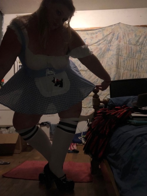 bigbeautifulbombshell87:  Playing dress up!