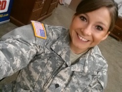 militarysluts:Army SPC takes a shower selfie.