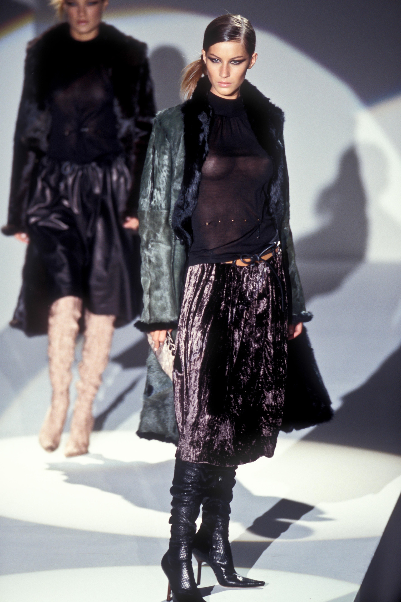 runway shows of the 1990s — Gisele Bündchen, Louis Vuitton F/W 1999