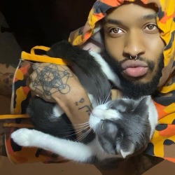 lotop2::MSR MANNYSTARREBEL @mannystarrebel_ Follow Blaqhomme Nice kitty!!!!