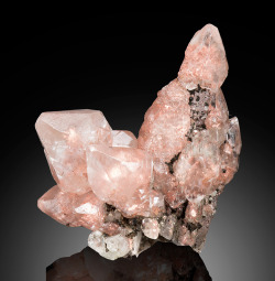 bijoux-et-mineraux:Calcite with Copper inclusions