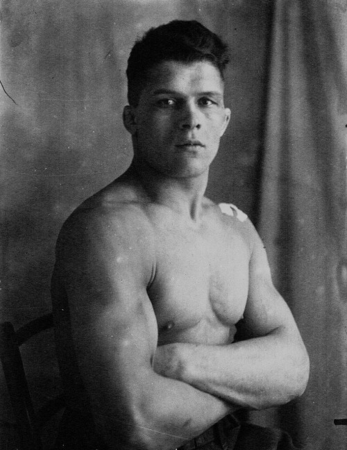 JoePoek, &ldquo;La terreur du Texas&rdquo; = Joe Poek, “The Terror of Texas”1919Glass plate negative