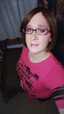 candorbob1:  oh-its-jacquie:  Pink was the colour of the night. Its been nice being able to spend time as myself lately. Well, off to bed, I get up early for work. Love you all. &lt;3  Girls who wear glasses are so sexy   U look 💘