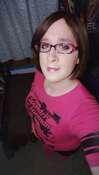 candorbob1:  oh-its-jacquie:  Pink was the colour of the night. Its been nice being able to spend time as myself lately. Well, off to bed, I get up early for work. Love you all. <3  Girls who wear glasses are so sexy   U look 💘