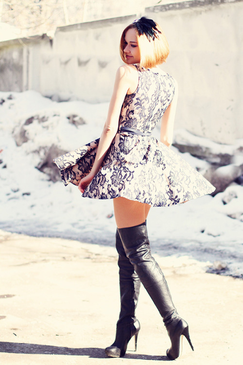 Fashion blogger Lidia Frolova from gvozdishe.com in an AX Paris lace dress and Topshop over-the-knee