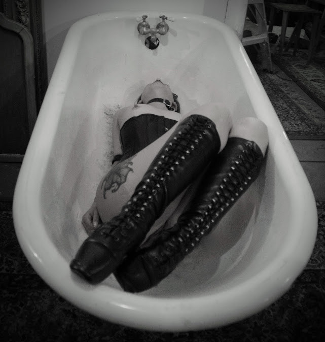 tdgpresents:She waited patiently in the claw foot tub, but then again she couldn’t