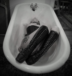 tdgpresents:She waited patiently in the claw foot tub, but then again she couldn’t move her arms, her feet were pinned on pointe, and the strap around her neck wasn’t loose…