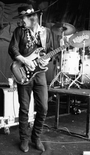 lilredheadedkitten: whenrock-n-rollwasgold:    SRV 