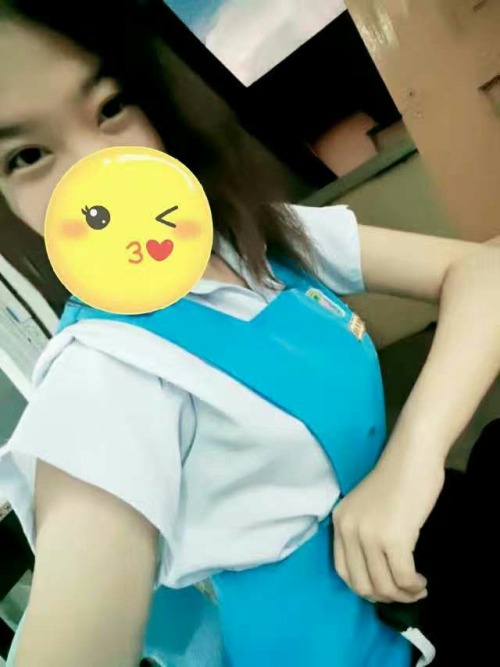 evacheah: 放学了无聊 哪里呀