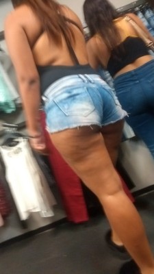 creepshotdon:  Hungry Ass Shopping