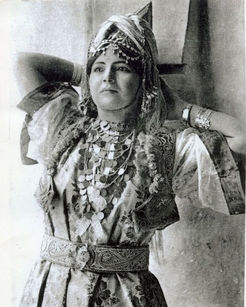 Algeria. Portrait of a woman from Tlemcen wearing a traditional embroidered Frimla on top of a blous