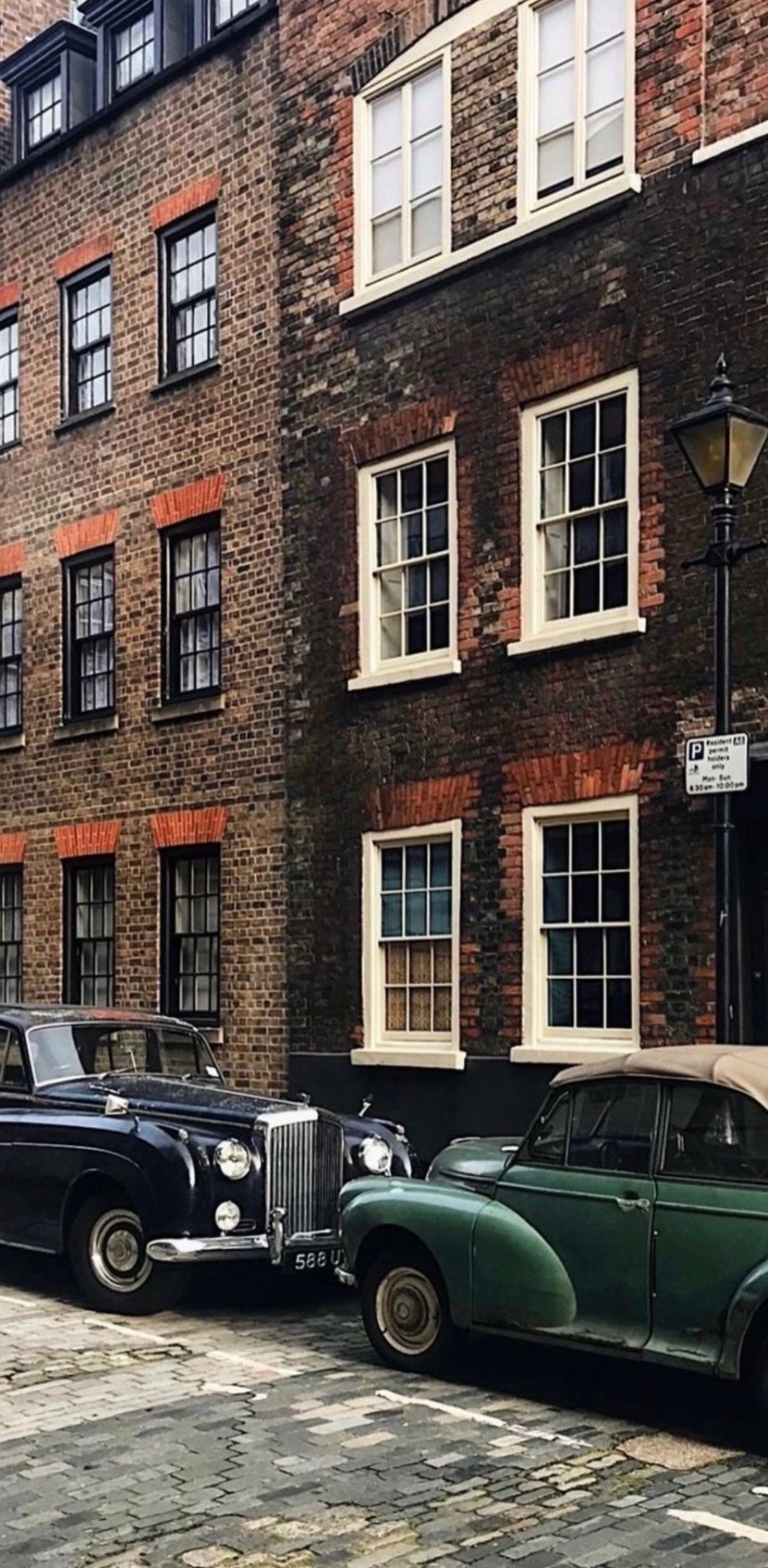 The Stark, Spare Lines Of London Drawn In Winter (@thatgirlfleur IG)