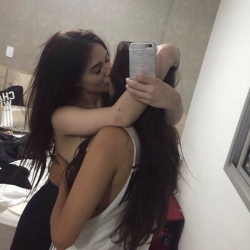 cutelesbians:  🌸✨🍥 