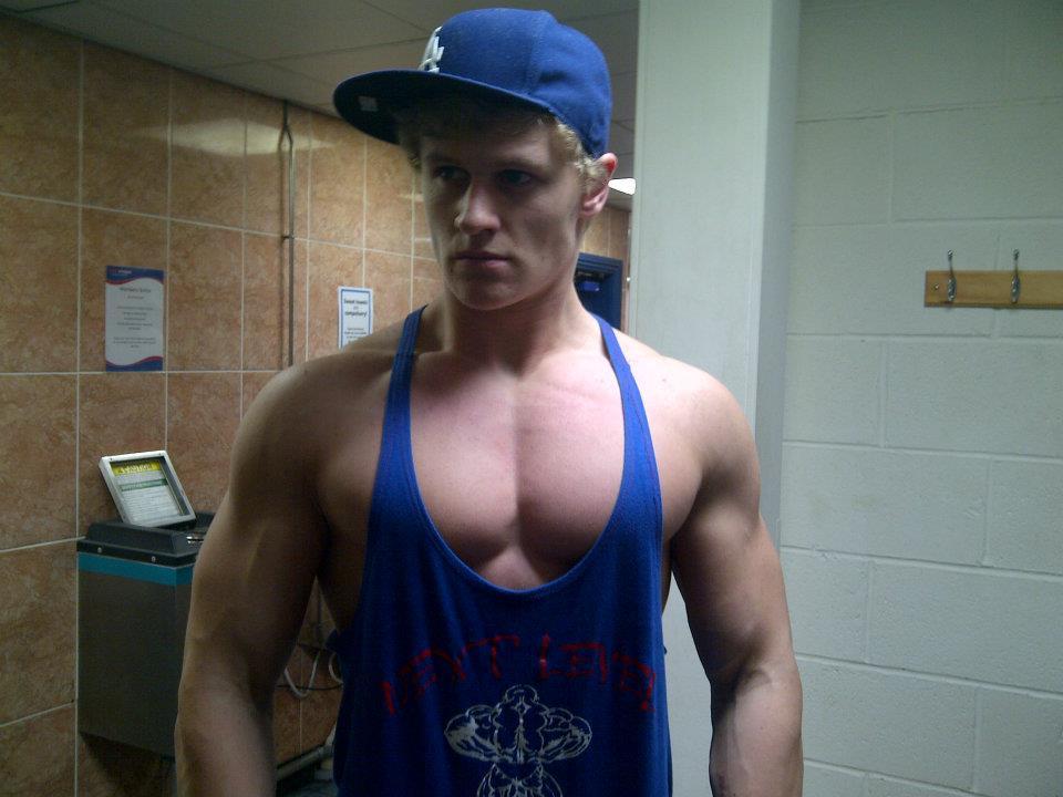 bobojb101:  Fitness Hotty Simon George….More posts of this blond hunk to come…