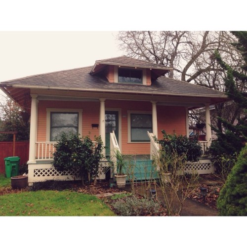 neighborhood house envy always. this is one of my favorites around alberta/killingsworth. #pdxhouses