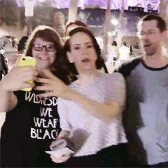 fuckyeah-sarahpaulson:  Sarah Paulson, Pedro Pascal and D.B.Weiss greet fans at Late