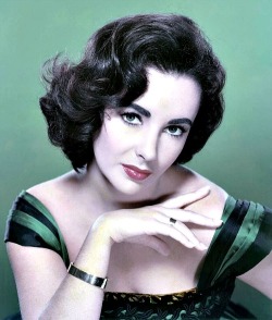 meganmonroes:  Elizabeth Taylor in the 1950s.