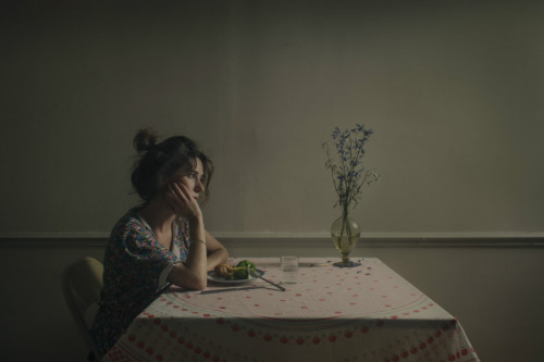 nevver:  Dinner for one, Laura Stevens