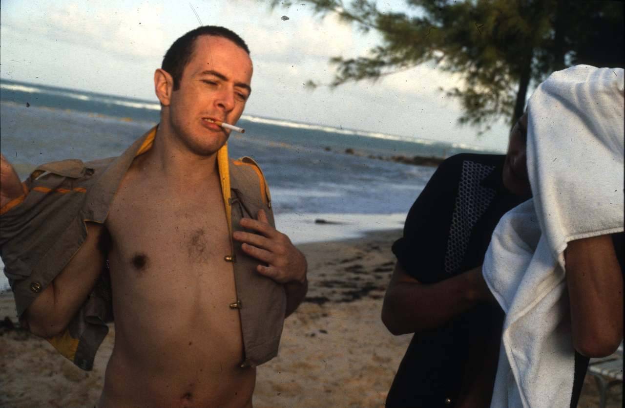 thecxrdcheat:  le-narrateur:  Joe Strummer on vacation in Ocho Rios, Jamaica, 1982.