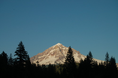 indie-moonlight:mooney-princess:sunset colors on mt. hoodjuly 6th, 2013what wonderful photography!