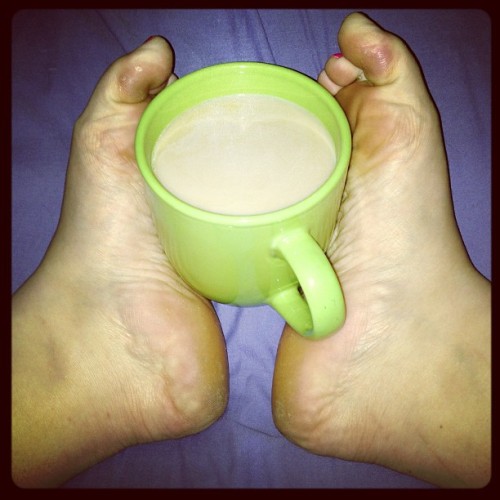 tootsiegoddess: It’s a large cup of #coffee kind of morning. #feetandcoffee #footfetish #footworship