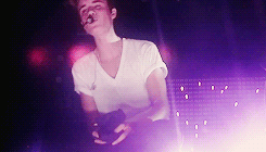 ontarioskid:  If i could just die in your arms, i wouldn’t mind. 