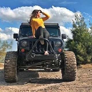 @daniboo14  www.jeepbeef.com __________ #jeepher #jeep #jeeplife #jeepgirl #girl #itsajeepthing http