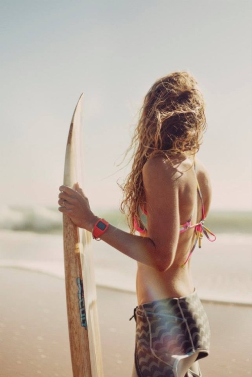 Come on Girls ! Go to surf right now !!!!!!!