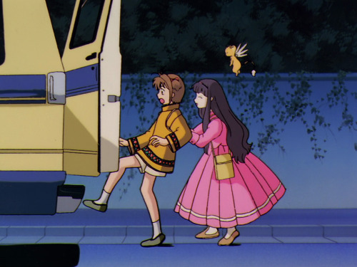 Tomoyo rocking the petticoat and cross body satchel. What happened to Kero&rsquo;s bow, though?