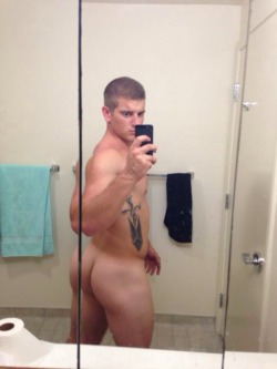 hothunksbubblebutts:Follow Hot Hunks &amp; Big Bubble Butts, home to one of the hottest archives on tumblr.