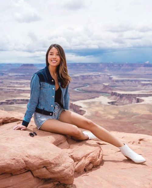 world-of-asian-beauties:  ☀️ @jasminesjarif  ☀️ The weather was so bipolar that day that I had to switch to a shearling jacket 10 minutes after this picture 🙄 (at Canyonlands National Park)https://www.instagram.com/p/BytyEW-Aaph/?igshid=1fxc3qpep6bgk