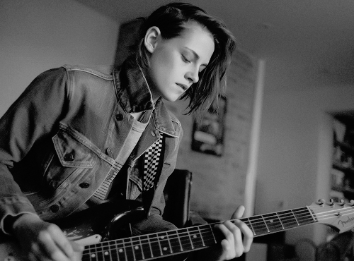 kristenstewartdailys:  “I love playing my guitar, but it doesn’t relax me. It drives me crazy.  I’m like, ‘Ah, no, that’s not what I wanted to play.’ I have no rhythm  either but I love it.” 