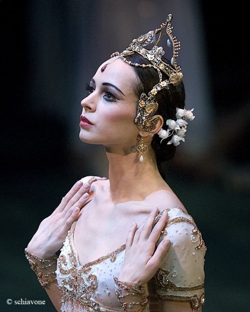 laceribbonsandpirouettes:  Diana Vishneva in La Bayadere