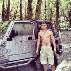 moboy:  hot-country:  Thank God I’m a Country Boy  Dirty lads are nice….